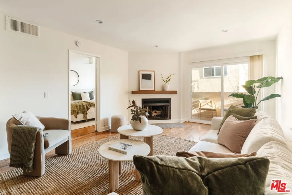 11930 Avon Way 108, Los Angeles, California 90066 home-pic-0